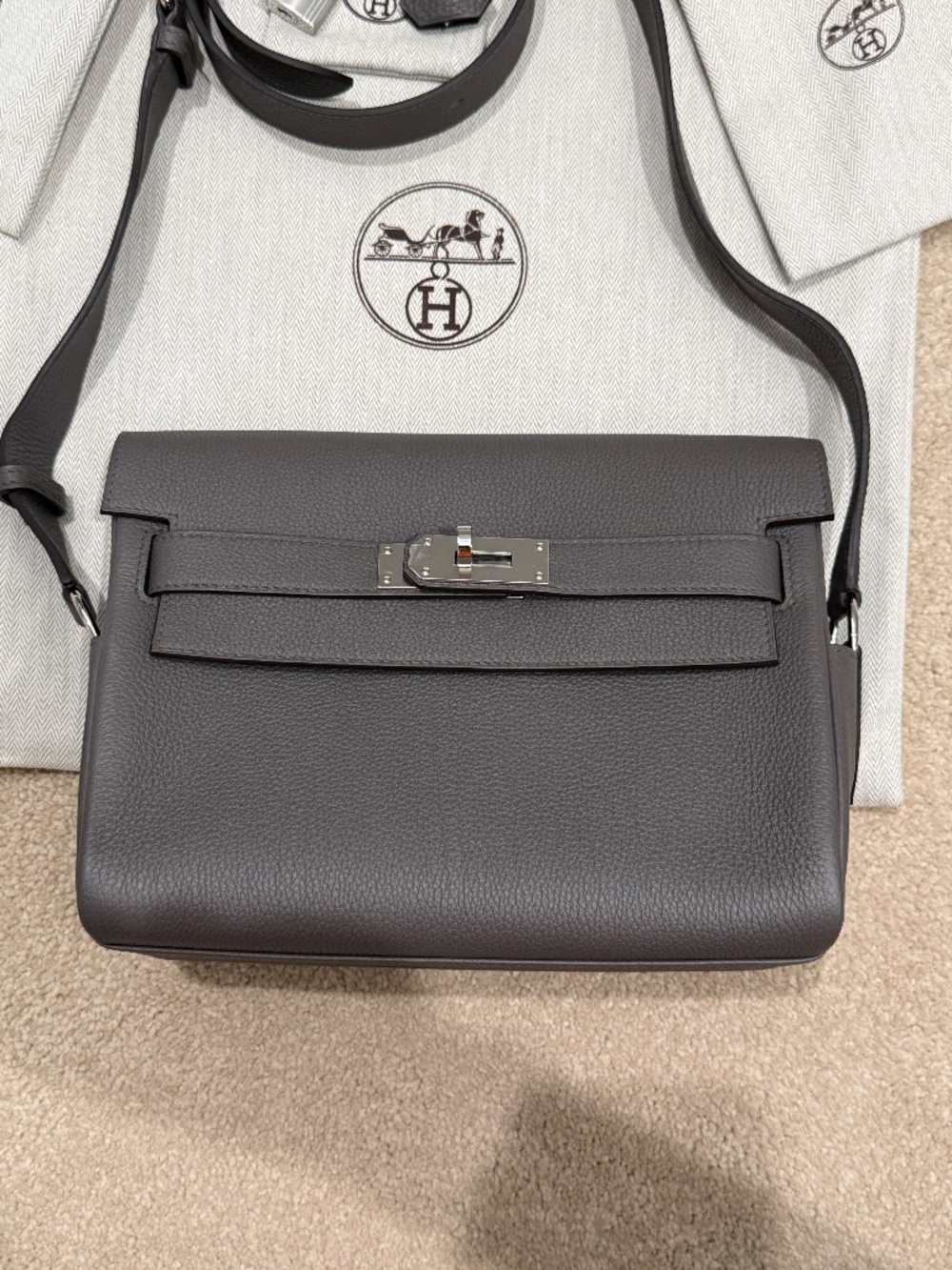 2026 Brand New Grey Rare Hermès Kelly Messenger Bag PM - Mens Bag - Gris Etain